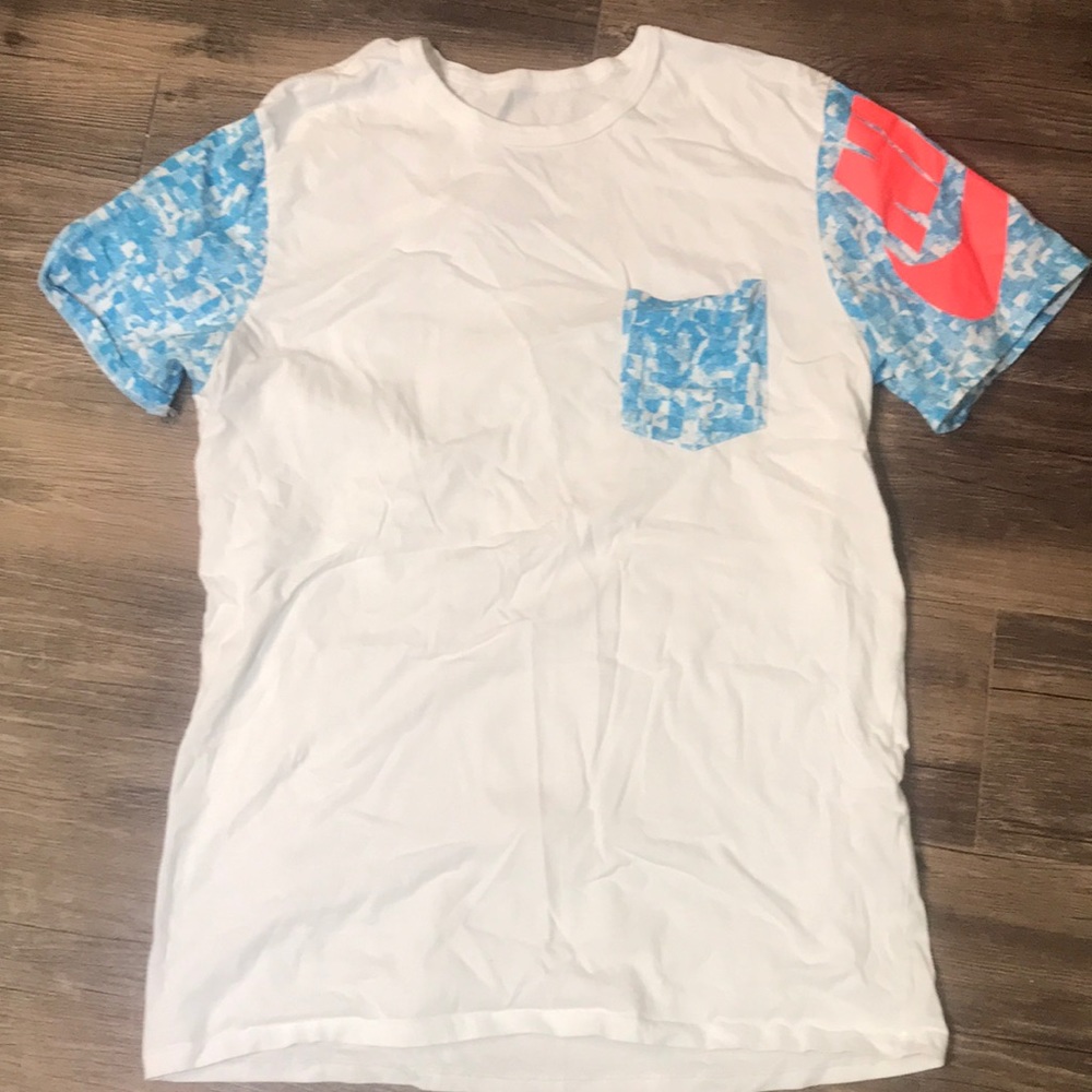 Tee